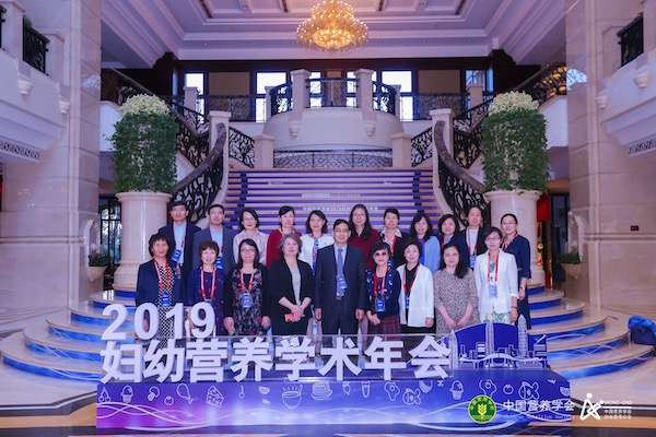 合影.jpeg 合影.jpeg